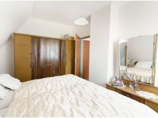 Schlafzimmer an Kinderzimmer
