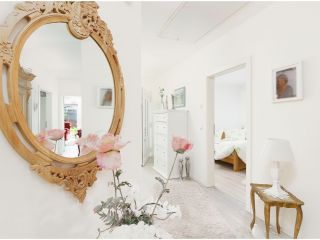 Flur - Blick in Schlafzimmer