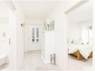 Flur - Blick in Schlafzimmer & Badezimmer