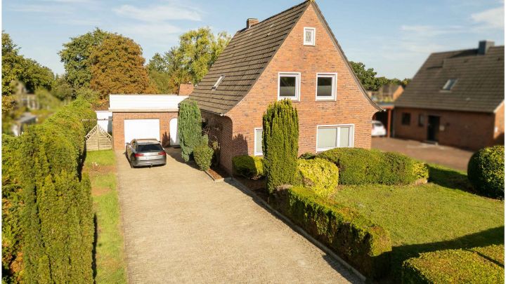 ***gepflegtes Einfamilienhaus in Flachsmeer - ideal für Familien*** 

zentrales aber dennoch ruhiges Wohnen mit Garten