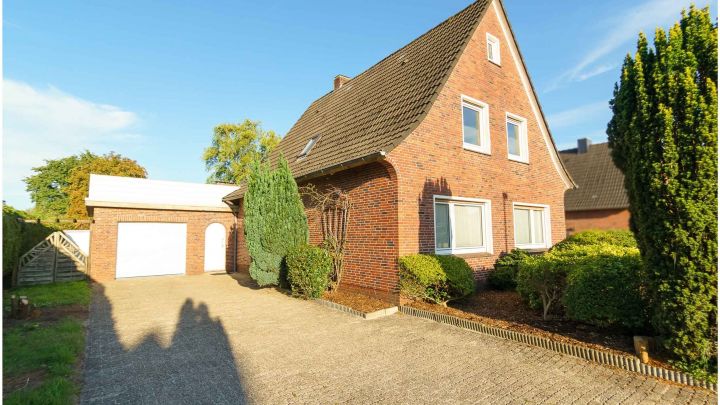 ***gepflegtes Einfamilienhaus in Flachsmeer - ideal für Familien*** 

zentrales aber dennoch ruhiges Wohnen mit Garten