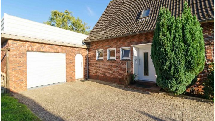 ***gepflegtes Einfamilienhaus in Flachsmeer - ideal für Familien*** 

zentrales aber dennoch ruhiges Wohnen mit Garten