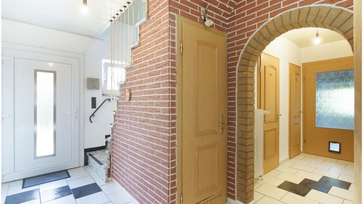 ***gepflegtes Einfamilienhaus in Flachsmeer - ideal für Familien*** 

zentrales aber dennoch ruhiges Wohnen mit Garten