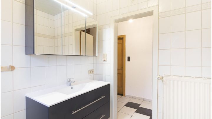 ***gepflegtes Einfamilienhaus in Flachsmeer - ideal für Familien*** 

zentrales aber dennoch ruhiges Wohnen mit Garten