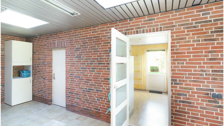 ***gepflegtes Einfamilienhaus in Flachsmeer - ideal für Familien*** 

zentrales aber dennoch ruhiges Wohnen mit Garten