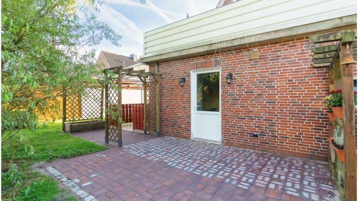 ***gepflegtes Einfamilienhaus in Flachsmeer - ideal für Familien*** 

zentrales aber dennoch ruhiges Wohnen mit Garten