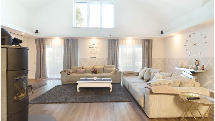 ***Modernes Anwesen - Haus mit Einliegerwohnung auf ca. 4.900 m² Grundstück mit Teich in Flachsmeer***