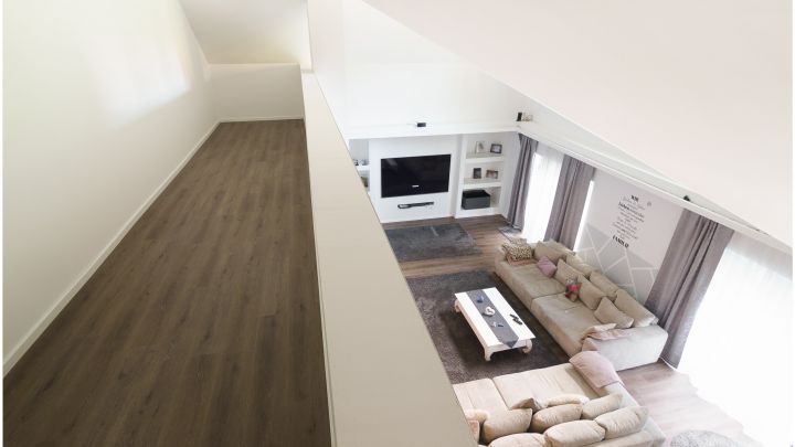 ***Modernes Anwesen - Haus mit Einliegerwohnung auf ca. 4.900 m² Grundstück mit Teich in Flachsmeer***