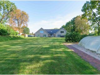 Gartenansicht / überdachter Pool