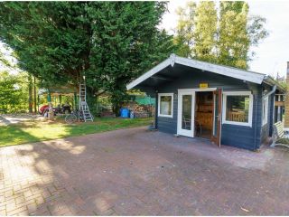 Gartenhütte mit Kamin