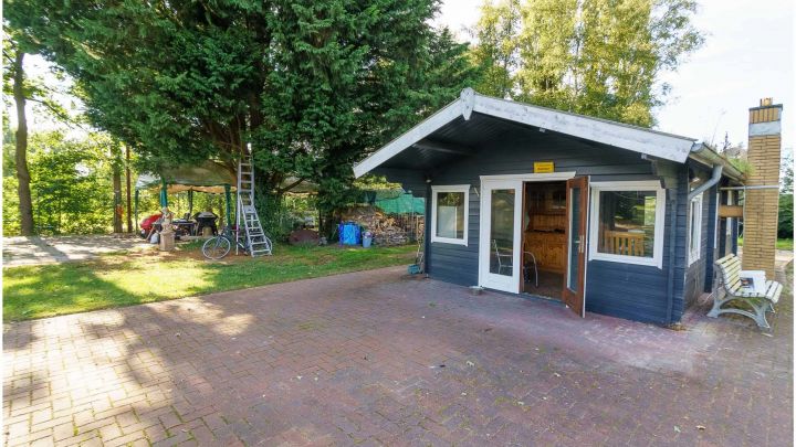 ***Modernes Anwesen - Haus mit Einliegerwohnung auf ca. 4.900 m² Grundstück mit Teich in Flachsmeer***