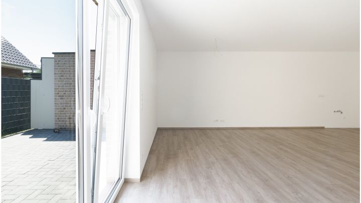 ***Exklusive Neubau-Wohnung - 4 ZKB - Reihenmittelhaus in Flachsmeer***

Carport, Garten, Einbauküche