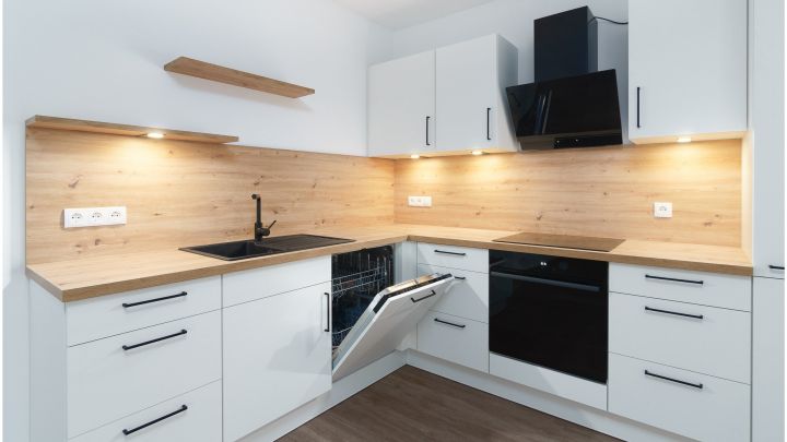 ***Exklusive Neubau-Wohnung - 4 ZKB - Reihenmittelhaus in Flachsmeer***

Carport, Garten, Einbauküche