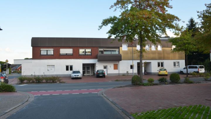 ***Geräumige 3-Zimmer-Wohnung mit eigener Auffahrt und Stellplatz sowie Garten - ideal für die kleine Familie***