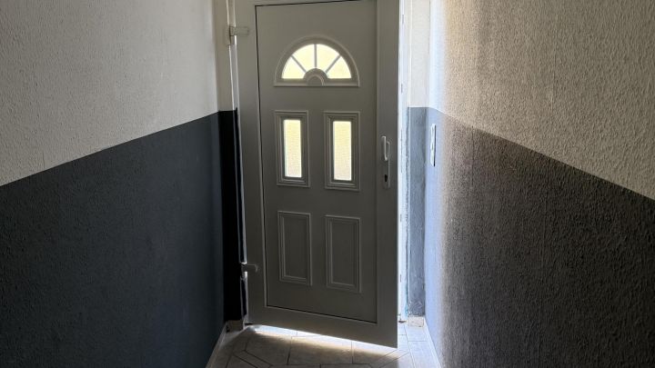 ***Geräumige 3-Zimmer-Wohnung mit eigener Auffahrt und Stellplatz sowie Garten - ideal für die kleine Familie***