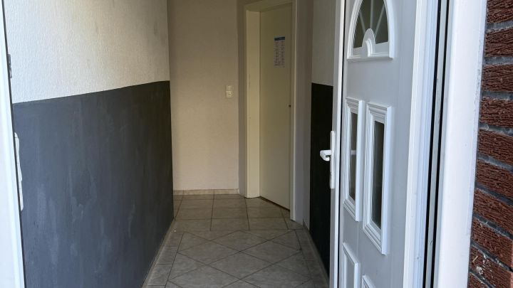 ***Geräumige 3-Zimmer-Wohnung mit eigener Auffahrt und Stellplatz sowie Garten - ideal für die kleine Familie***