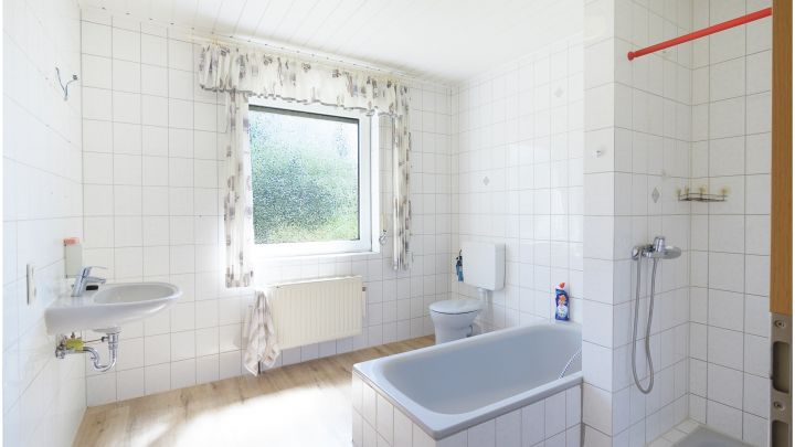 ***Komfortable Erdgeschosswohnung 2,5 ZKB in ruhiger, zentraler Lage von Ostrhauderfehn***

ebenerdig, ohne Stufen - mit eigenem Garten und Carport-Stellplatz