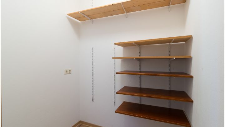 ***Komfortable Erdgeschosswohnung 2,5 ZKB in ruhiger, zentraler Lage von Ostrhauderfehn***

ebenerdig, ohne Stufen - mit eigenem Garten und Carport-Stellplatz