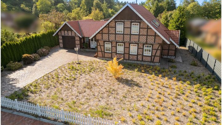 ***Modernes, hochwertig gebautes Fachwerkhaus mit viel Platz in bevorzugter Lage***

***Ein wunderschönes Haus und ein tolles Grundstück***