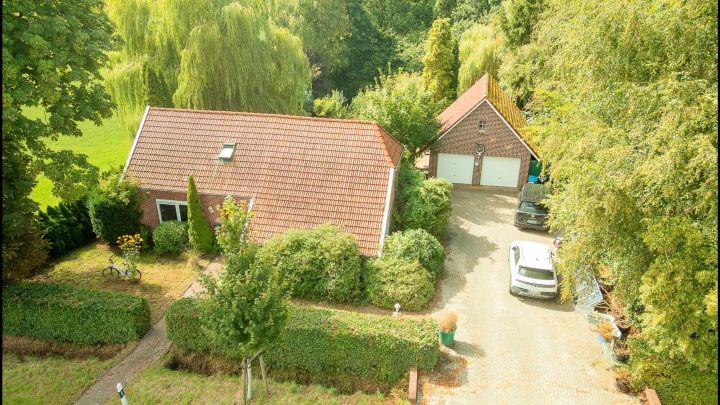***Ostfriesisches Fehnhaus mit großem Grundstück und viel Privatsphäre***