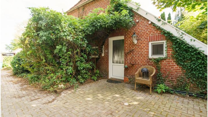 ***Ostfriesisches Fehnhaus mit großem Grundstück und viel Privatsphäre***